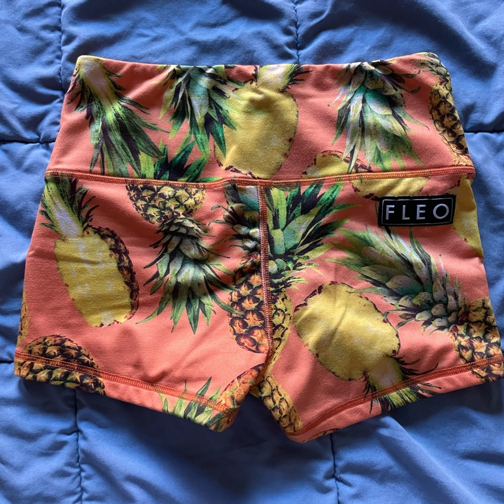 Fleo Pineapple Shorts size S